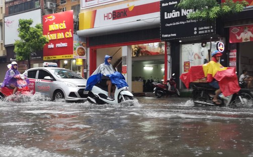 Dự báo thời tiết ngày 26/7: Mưa lớn diện rộng tại Bắc Bộ và Trung Bộ, biển động mạnh