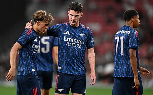 Sao mai 15 tuổi tỏa sáng, Arsenal ngược dòng đánh bại Newcastle