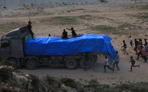 Xung đột Hamas-Israel: Các đoàn xe viện trợ bắt đầu di chuyển vào Gaza