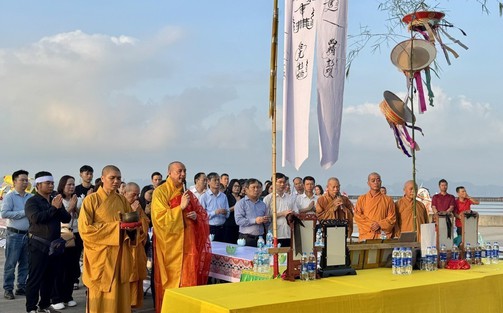 Đại lễ cầu siêu cho các nạn nhân trong vụ lật tàu trên vịnh Hạ Long