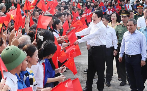 Chủ tịch nước kiểm tra việc vận hành chính quyền hai cấp tại Quảng Ninh