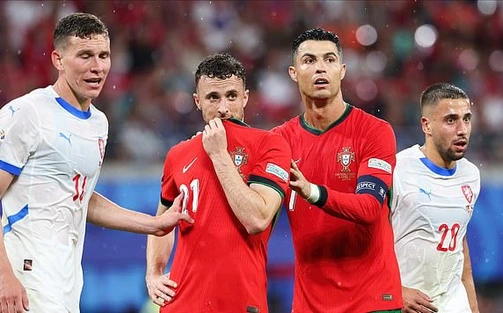 Cristiano Ronaldo gửi thông điệp đầy xúc động tới người đồng đội xấu số Diogo Jota