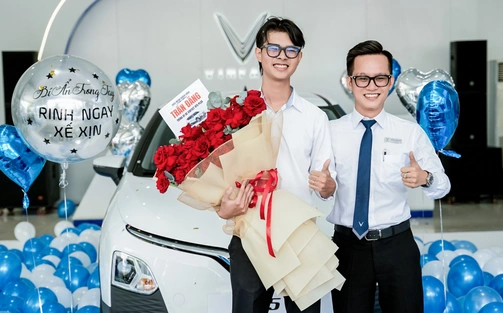 Mua 1 được 2: Khách hàng VinFast "xé túi mù" trúng thêm ô tô, xe máy điện