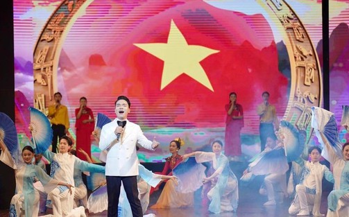 Chương trình chính luận nghệ thuật “Dưới cờ vinh quang” - Điểm chạm cảm xúc từ ba miền Tổ quốc