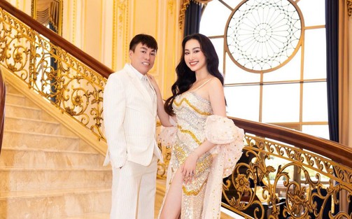 Hoa hậu Đoàn Hồng Trang sánh đôi cùng NTK Tommy Nguyễn tại sự kiện