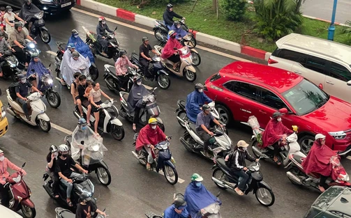 Cảnh báo mưa kèm dông sét ở khu vực nội thành Hà Nội