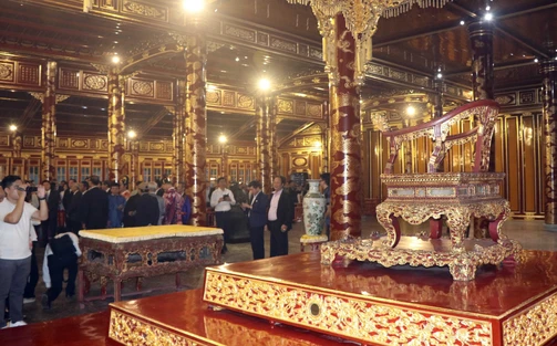 Phục chế bảo vật quốc gia “Ngai vua Triều Nguyễn”