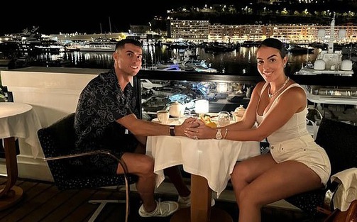 Ronaldo và bạn gái lâu năm chính thức đính hôn, nhận vô số lời chúc mừng