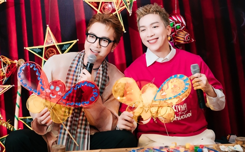 Tăng Phúc "đãi tiệc" Trung thu sớm cho người hâm mộ tại fan meeting