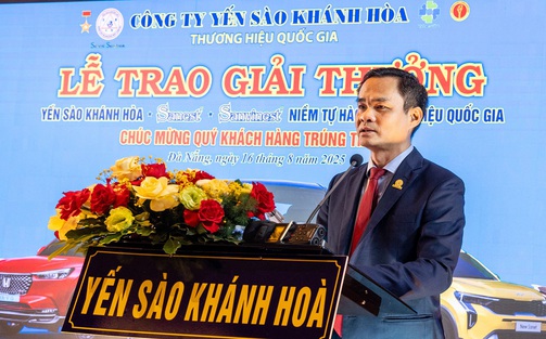 Khách hàng Huế trúng ô tô trong lễ trao giải tri ân của Yến sào Khánh Hòa tại Đà Nẵng