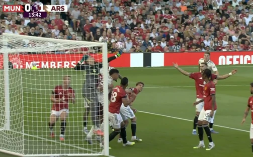 TRANH CÃI: MU đã phải nhận bàn thua oan ức trước Arsenal?