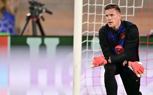 Ter Stegen mở cuộc chiến công khai với Barcelona