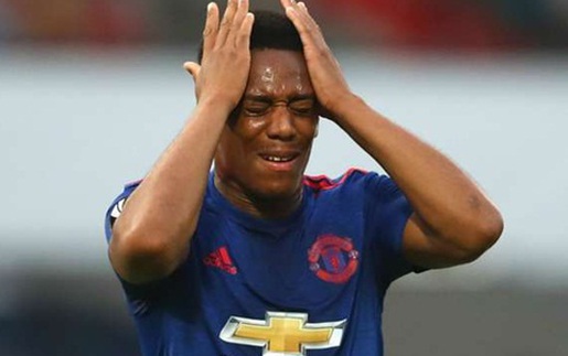 Anthony Martial sa sút không phanh ở Man United. Vì bị vợ bỏ?