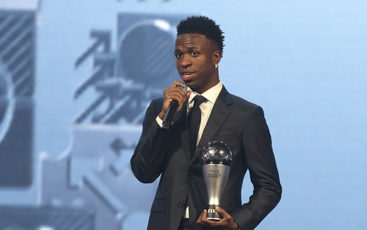 Vinicius giành giải FIFA The Best, tung lời lẽ đanh thép đáp lại việc trượt Quả bóng Vàng