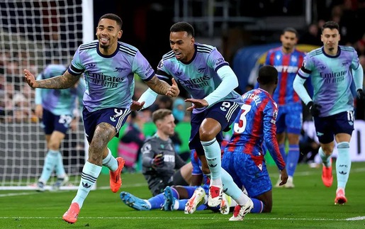 Gabriel Jesus ám ảnh Crystal Palace, Arsenal đại thắng khó tin nơi đất khách, tiếp tục đua vô địch