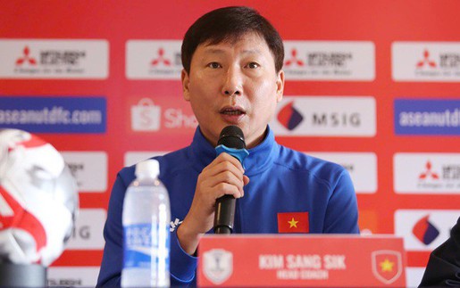 HLV Kim Sang Sik: ‘Tỷ số 2-0 vẫn rất nguy hiểm, chưa nói lên điều gì’