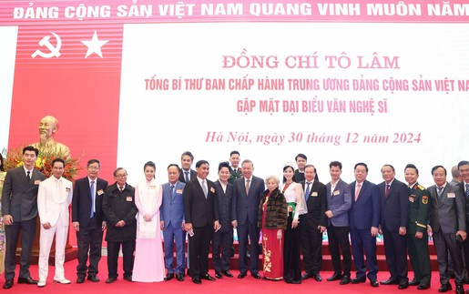  Tổng Bí thư Tô Lâm gặp mặt đại biểu văn nghệ sĩ