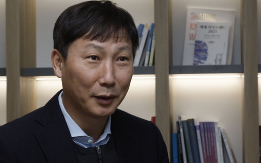 HLV Kim Sang Sik: ‘Sự nổi tiếng như bong bóng, có thể tan bất cứ lúc nào’