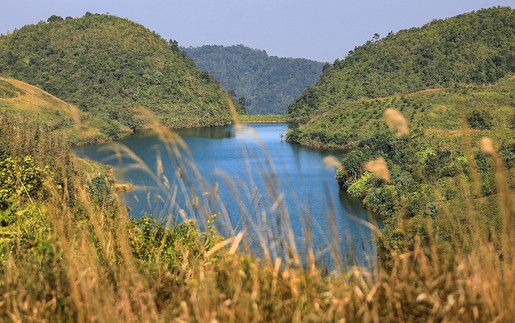 Vẻ đẹp hoang sơ của hồ Sam Tang, Hòa Bình