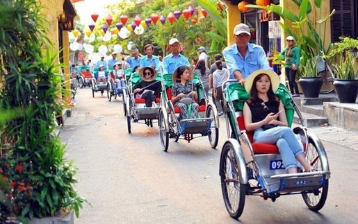 Du Xuân Ất Tỵ 2025: Khám phá vẻ đẹp cổ kính của Hội An trong dịp Tết Nguyên Đán