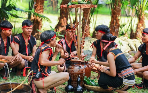 Tái hiện Lễ cúng giọt nước của đồng bào Ba Na, tỉnh Gia Lai