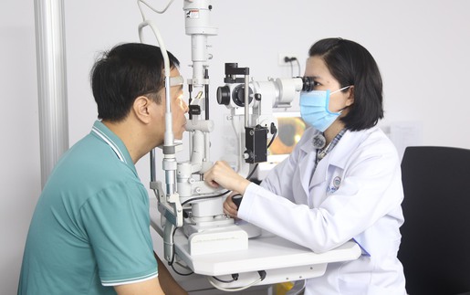 Phẫu thuật thành công giúp bệnh nhân 44 tuổi tìm lại thị lực sau tai nạn pháo nổ