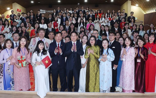 Chủ tịch nước gặp mặt Cộng đồng người Việt Nam tại Đông Nam Hàn Quốc