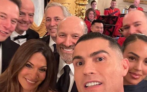 Bức ảnh Ronaldo selfie cùng Elon Musk và Chủ tịch FIFA tại Nhà Trắng gây 'bão' mạng