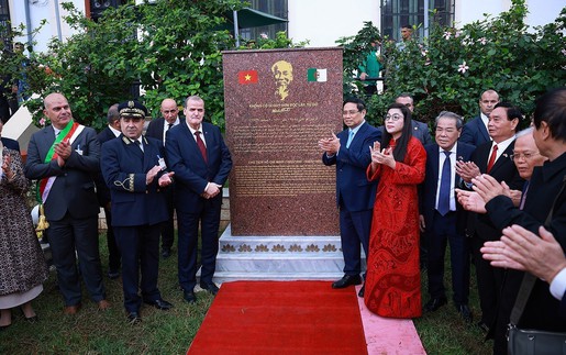 Thủ tướng dự lễ khánh thành bia tưởng niệm về thân thế, sự nghiệp Chủ tịch Hồ Chí Minh