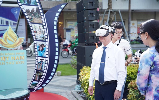 Khai mạc triển lãm ảnh về TP HCM trong khuôn khổ Liên hoan phim Việt Nam lần thứ 24