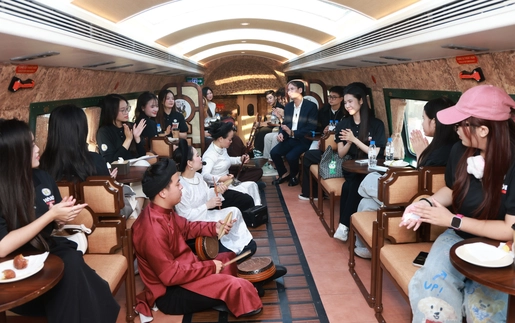 Dàn thí sinh Tiếng hát Hà Nội 2025 trải nghiệm văn hoá trên chuyến tàu di sản