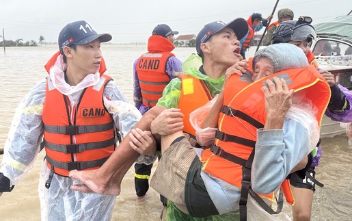 "Mệnh lệnh từ trái tim" vì rốn lũ miền Trung