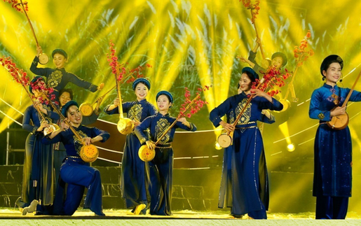 Thủ tướng Phạm Minh Chính dự chương trình nghệ thuật "Đoàn kết một lòng - Hướng về miền Trung"