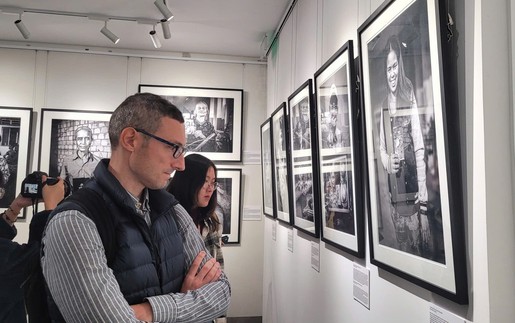 Triển lãm ảnh tái hiện hơn ba thập kỷ đổi thay của Việt Nam