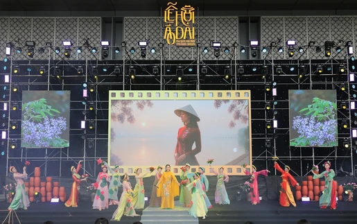 Phụ nữ Thủ đô đồng diễn áo dài khẳng định bản sắc văn hoá trong thời kỳ hội nhập