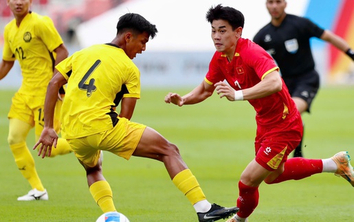 Đình Bắc 'chạy nước rút' trong cuộc đua Quả bóng vàng Việt Nam 2025