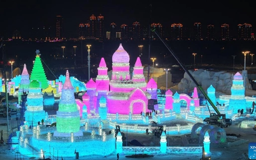 Khai trương công viên băng tuyết lớn nhất thế giới