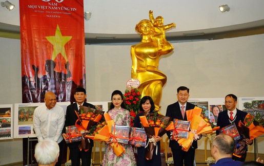 Triển lãm và ra mắt sách ảnh “80 năm - Một Việt Nam vững tin”