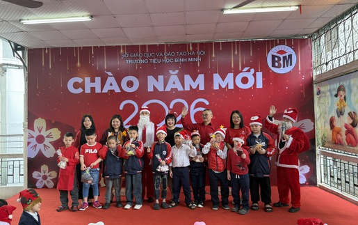 Giáng sinh diệu kỳ ở trường TH Bình Minh: Nơi yêu thương chắp cánh cho những nụ cười tỏa sáng