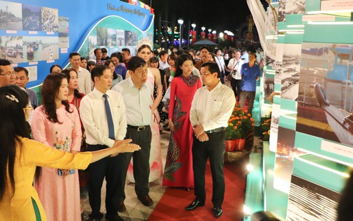 Khai mạc triển lãm ảnh “Nhịp sống trên sông - Miền Tây xưa và nay”