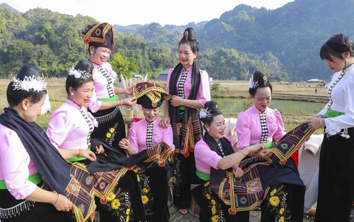 Điện Biên: Đặc sắc Ngày hội Văn hóa các dân tộc vùng biên Sam Mứn