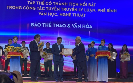 Báo Thể thao và Văn hóa nhận khen tặng của Hội đồng Lý luận Trung ương