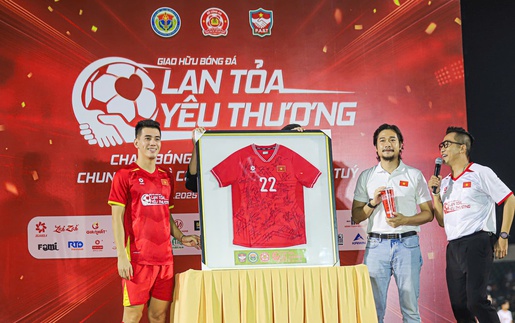 Tiến Linh cùng dàn sao quyên góp gần 1,2 tỷ đồng để ủng hộ đồng bào bị ảnh hưởng lũ lụt
