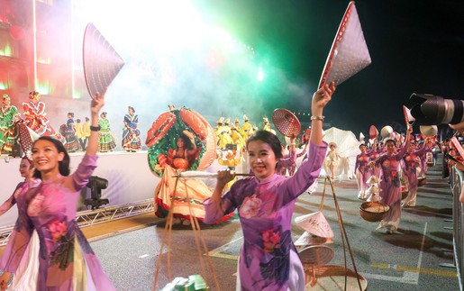 Việt Nam gây ấn tượng sâu sắc tại lễ hội văn hóa Chingay Parade 2025 của Singapore