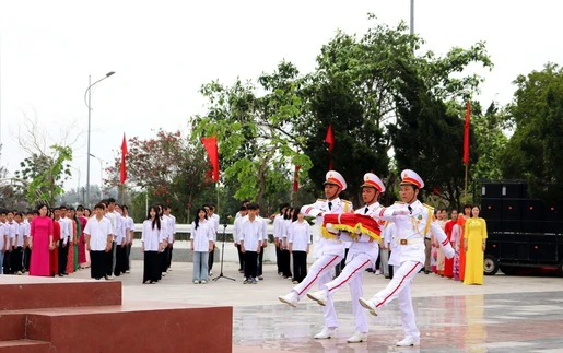 Lễ thượng cờ Tổ quốc nhân kỷ niệm 64 năm Ngày Bác Hồ ra thăm đảo Cô Tô