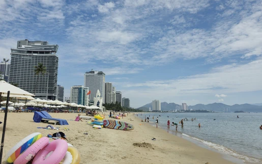 Bãi tắm đêm tại Nha Trang bị đình chỉ hoạt động vì chưa được cấp phép 