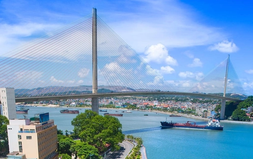 Chấn chỉnh hoạt động bay dù lượn thiếu an toàn tại Bãi Cháy