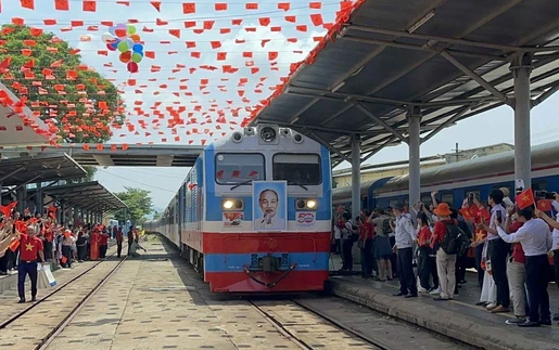 Tàu Thống Nhất Bắc – Nam dẫn đầu danh sách 24 hành trình tàu hỏa ấn tượng nhất thế giới năm 2025