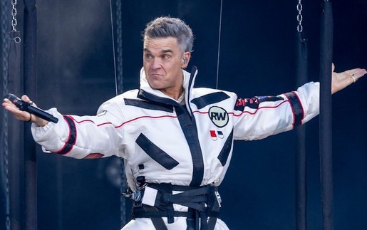 Robbie Williams và màn trở lại hoành tráng của "ông hoàng giải trí"