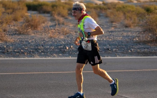 Cụ ông 80 tuổi hoàn thành giải ultramarathon khắc nghiệt nhất thế giới trong chưa đầy 48 giờ